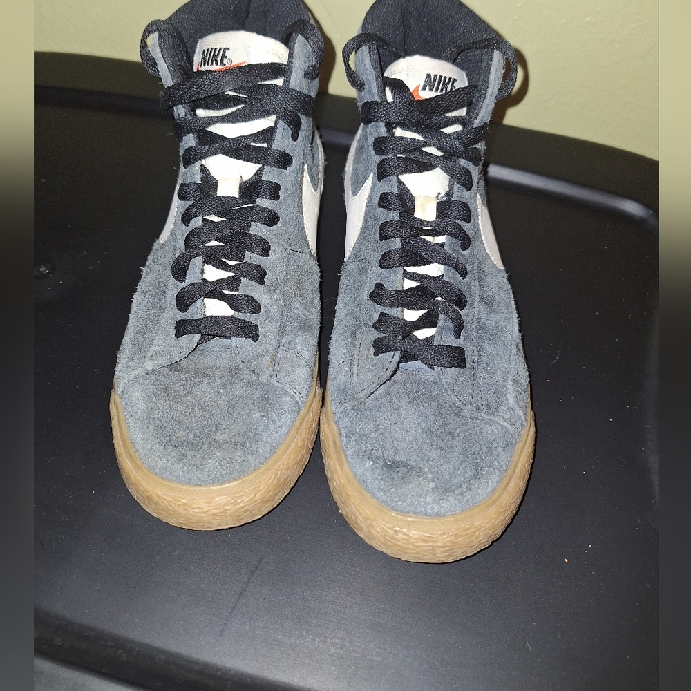 Nike Blazer Mid Suede Vintage Gray White Gum Shoes Size 7 Womens 518171-017